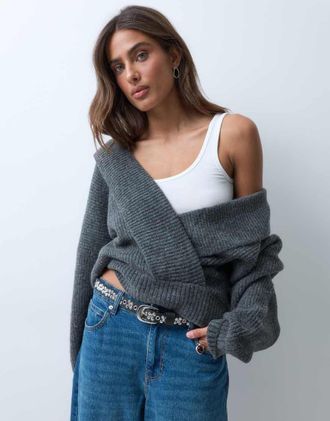Asos maglione lavorato a maglia avvolgente con drappeggio color antracite-Bianco