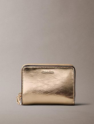 Calvin Klein Cartera Con Cremallera Y Monograma Met&aacute;lico