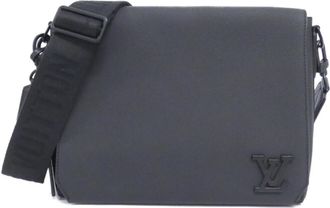 Louis Vuitton Black Leather Shoulder Bag (Pre-Owned)