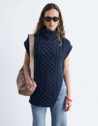 & Other Stories gilet lavorato a trecce con spacco frontale in navy-blu navy