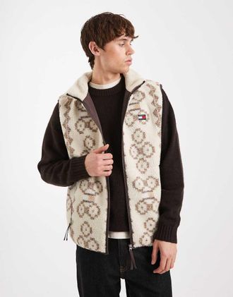 Tommy Jeans Gilet con chiusura zip in tessuto effetto peluche con motivo marrone