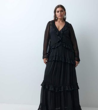Lace & Beads Plus vestito lungo in chiffon con scollo profondo, maniche svasate e volant, nero