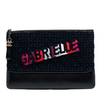 Chanel Tweedehands Grote Geborduurde Gabrielle O Case Clutch van Tweed en Kalfsleer