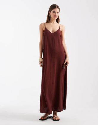 Vero Moda Vestito lungo con spalline sottili in misto lino bordeaux-Rosso