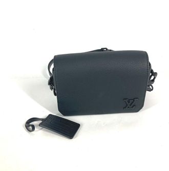 Louis Vuitton Black Leather Pochette Shoulder Bag (Pre-Owned)