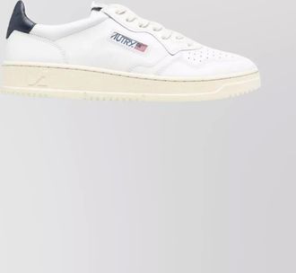 Autry leather medalist low sneakers