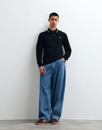 Fred Perry polo a maniche lunghe con doppio bordo a contrasto nero con profili &eacute;cru e cammello