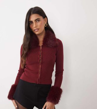 the frolic cardigan lavorato a maglia con colletto e polsini in pelliccia sintetica, bordeaux, in esclusiva-Rosso