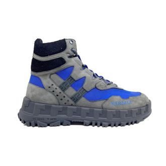 Versace Schoenen, Heren, Grijs, 42 EU, Suède, Mesh Panel Suède Wandelschoenen