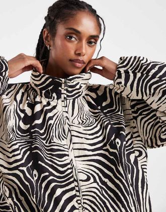 Asos Giacca sportiva oversize rossa con fondo a palloncino zebrata-Bianco