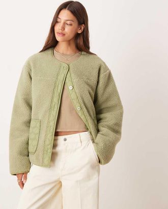 Asos Giacca in pile borg verde tono su tono con dettagli trapuntati in nylon