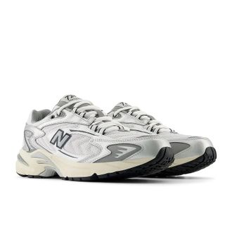 New Balance Mens New Balance 725v1 ML725CD Sneaker Metallic Silver Lifestyle Shoes TF8875