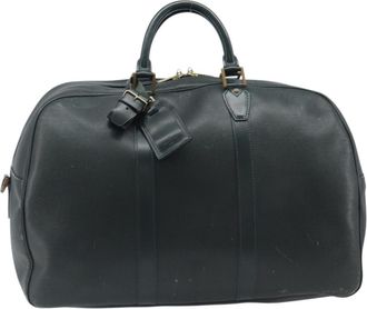 Louis Vuitton Kendall Taiga Leather Green Leather Handbag (Pre-Owned)