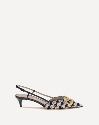 Valentino Garavani D&eacute;collet&eacute; slingback VLogo Signature in tessuto crochet Woman 39