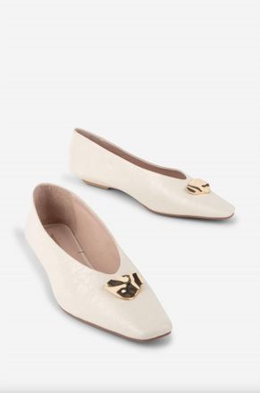 Intentionally blank Womens Celda Flat Sandal In Cream