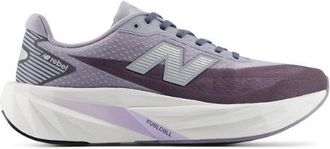 New Balance Hombre FuelCell Rebel v5 en Gris/P&uacute;rpura, Talla 40.5