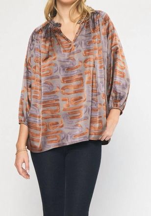 Entro Swirl Printed V-Neck Top In Toffee