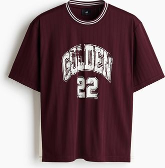 H&M Bedrucktes T-Shirt in Loose Fit - Weinrot/Golden 22