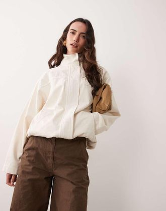 Asos giacca in denim con collo alto in ecru-Bianco