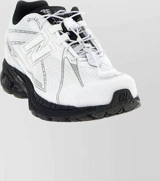 New Balance low-top sneakers