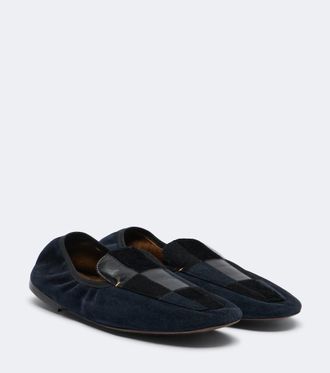 Khaite Zapatos slip-on Zoe de ante y piel con patchwork