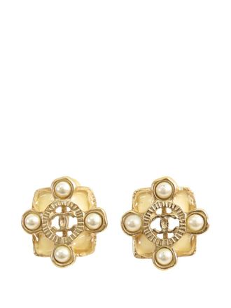 Chanel 2016 CC Gold Plated Resin and Faux Pearl Push Back Earrings costume earrings - women - Gold Plated - One Size