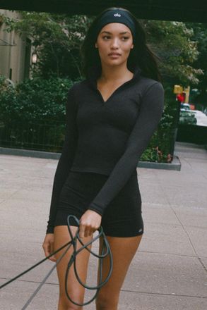 Alo Softsculpt Precision 1/4 Zip Long Sleeve Top in Black, Size: Medium