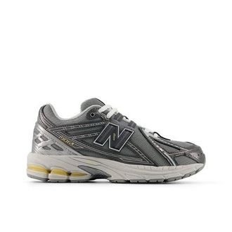 New Balance Kids 1906 Lace in Grey/White Synthetic, size 3.5