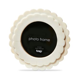 Tag Round Scallop Photo Frame 4X4 White Resin Summer at Nordstrom, Size 4Ft 0In X 4Ft 0In