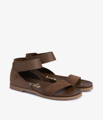 Pedro Garcia Ankle strap fussbett in borwn leather |Jalila | Spring Summer 26 | PEDRO GARCIA