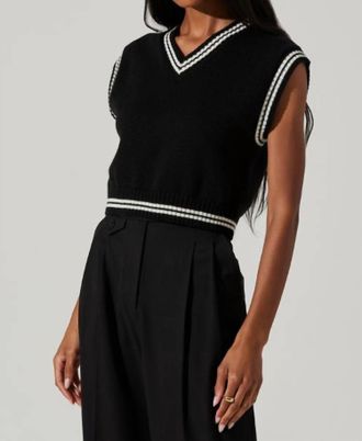 Astr Jorah Sweater Top In Black