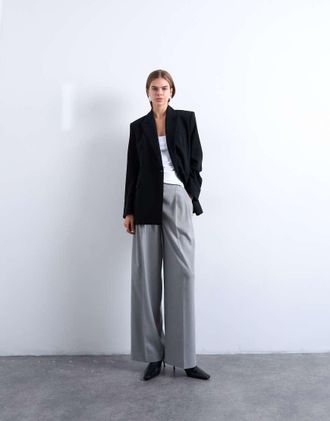 Topshop Pantaloni sartoriali grigio chiaro a vita alta con pieghe doppie