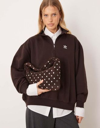 Mango Borsa da spalla in 100% camoscio color cioccolato con borchie-Marrone