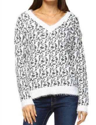 White Mark Womens Leopard Sweater In Grey