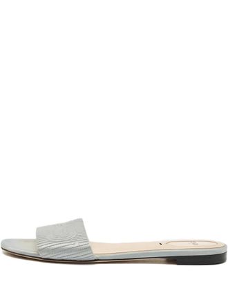 Fendi logo satin flat sandals - Grey
