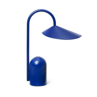 Ferm Living Arum Akku LED-Tischleuchte, hellblau