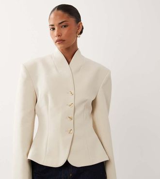 Miss Selfridge Blazer corto senza colletto color avorio-Bianco