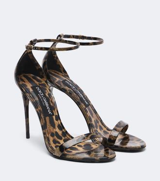 Dolce & Gabbana x Kim sandalias de piel estampadas