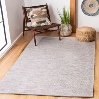 Safavieh Montauk Machine Made Area rug, Silver Solid / Tonal Style Easy Care