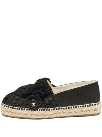 Chanel 2024 camelia-appliqu&eacute; espadrille flats - Black