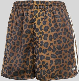 adidas Originals Loose Fit Shorts mit Logo Details in Beige, Gr&ouml;&szlig;e XS