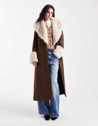 Asos Penny Lane - Cappotto testurizzato taglio lungo marrone con finiture in pelliccia sintetica