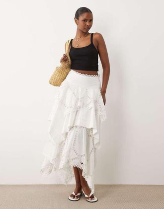 Asos Gonna midi asimmetrica bianca con dettagli in pizzo sangallo-Bianco