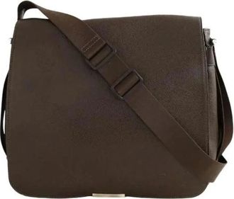 Louis Vuitton Pre-owned Cross Body Bags, male, Brown, Size: ONE SIZE Pre-owned Viktor Taiga Messenger Bag