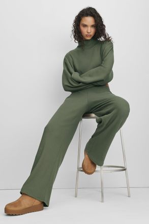 Alo | Ribbed Mid-Rise Reset Pants in Bamboo Green, Size: Medium