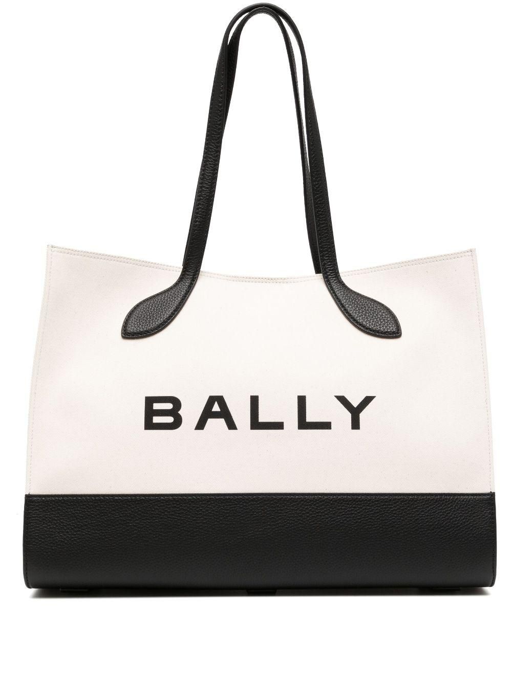 トートバッグ BALLY Ivory Canvas Bar Bucket Bag Bally: White Handbags / Purses now up to −58% | Stylight