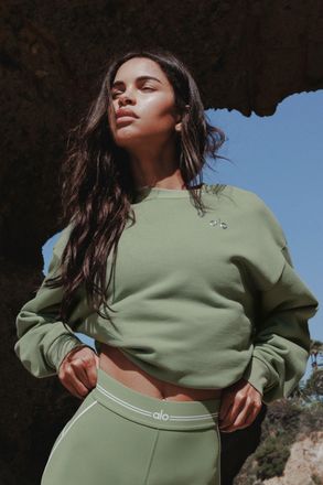 Alo | Accolade Crewneck Neck Pullover Top in Dune Grass, Size: Medium