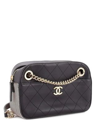 Chanel Borsa a tracolla piccola in pelle di vitello trapuntata con finitura in grosgrain a righe - Nero