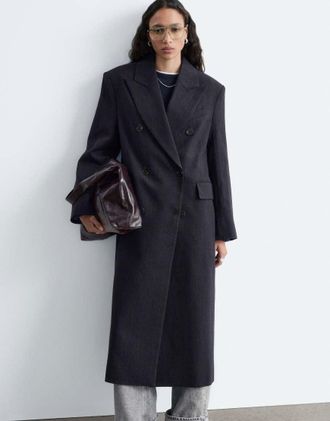 & Other Stories Premium cappotto lungo doppiopetto in lana con dettagli spalla marcati, a quadri marroni-Marrone