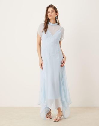 Asos Curve - Vestito lungo accollato in chiffon blu tenue con fondo a fazzoletto